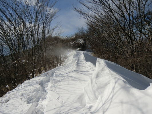 雪庇の道