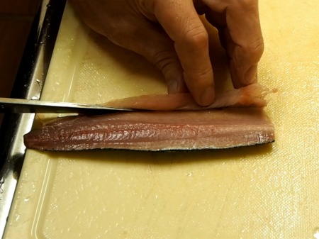 イワシのさばき方 小骨が気にならない刺身の切り方 盛り付け方 魚料理と簡単レシピ
