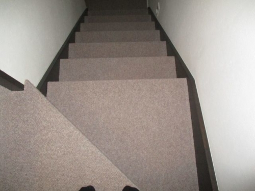 階段へカーペット貼り