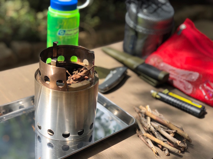 お庭でキャンプ気分 ソロストーブでお湯を沸かしてカップヌードル コーヒー ケンボーのブログ