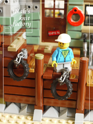 LEGOOldFishingStore65.jpg