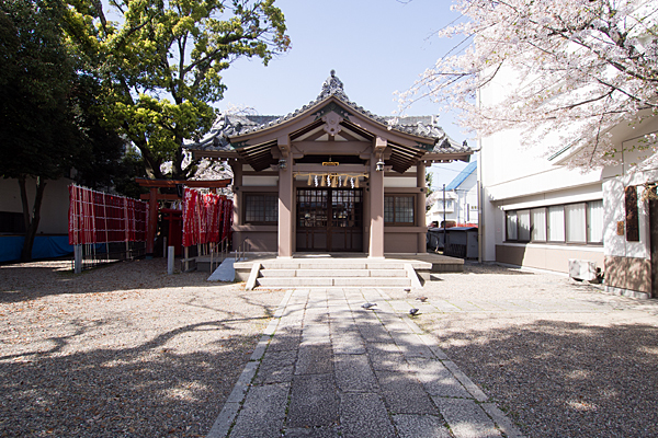 道徳山神社参道と拝殿前