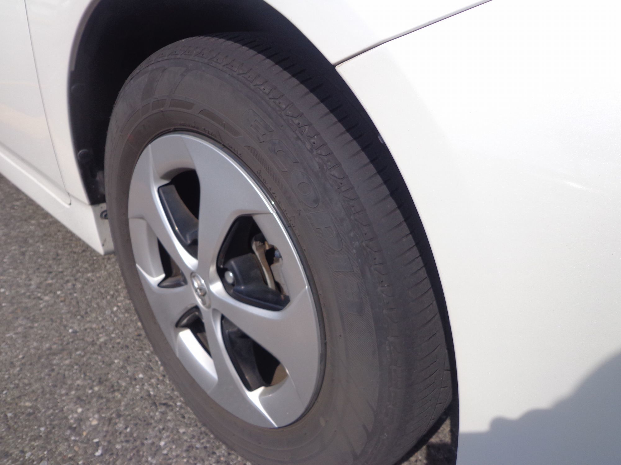 タイヤ 交換 時期 タイヤ交換時期の目安は溝の深さで 使用年数で いつ交換する