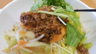 ﾘﾝｶﾞｰﾊｯﾄｲｵﾝ新潟南　まぜ辛麺 (2)