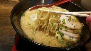 二葉　味噌ﾗｰﾒﾝ　麺
