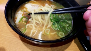 ｽｼﾛｰ　濃厚海老味噌ﾜﾝﾀﾝ麺 (3)