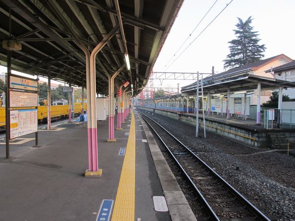 1番線（右のホーム）の線路が撤去された野田市駅