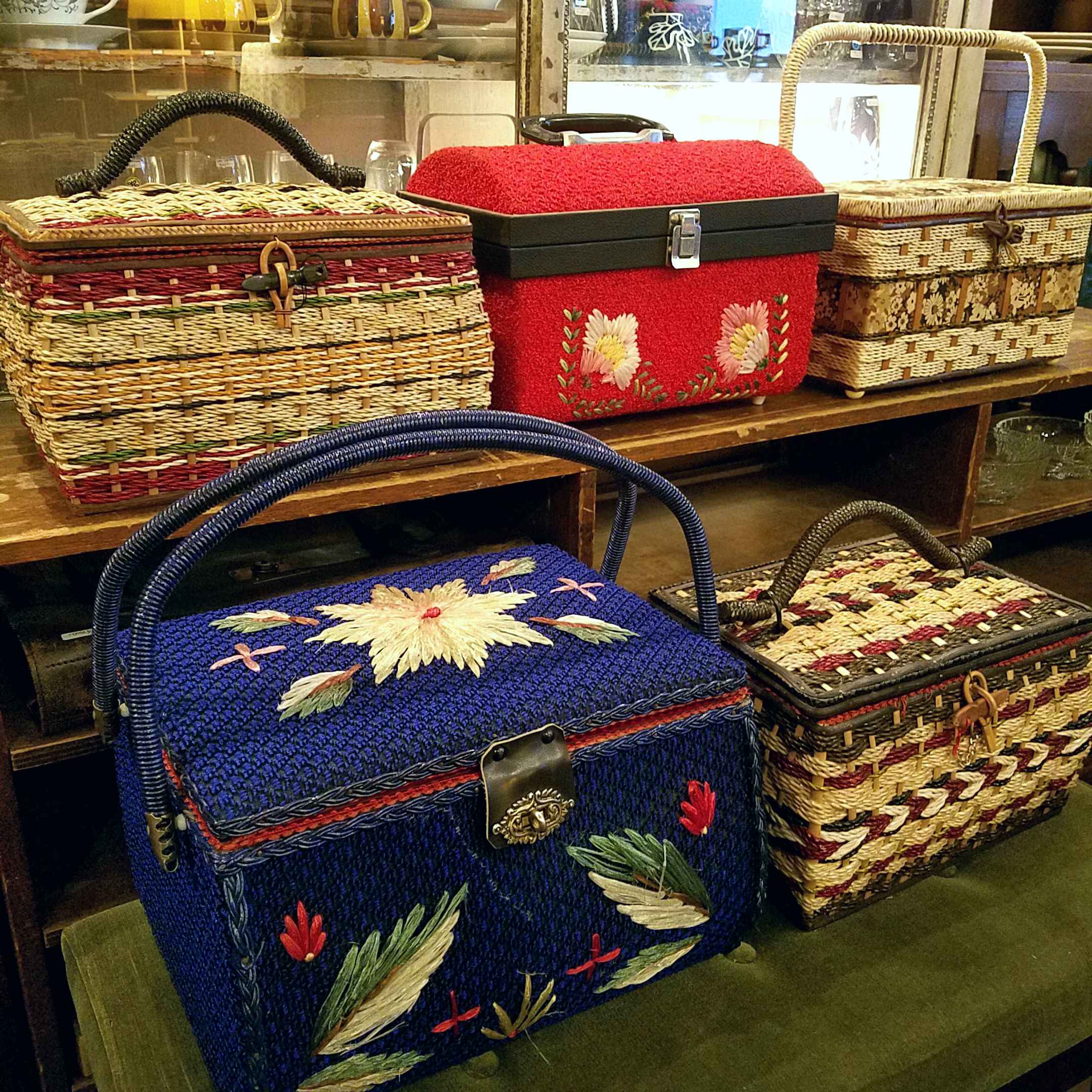 昭和レトロの裁縫箱